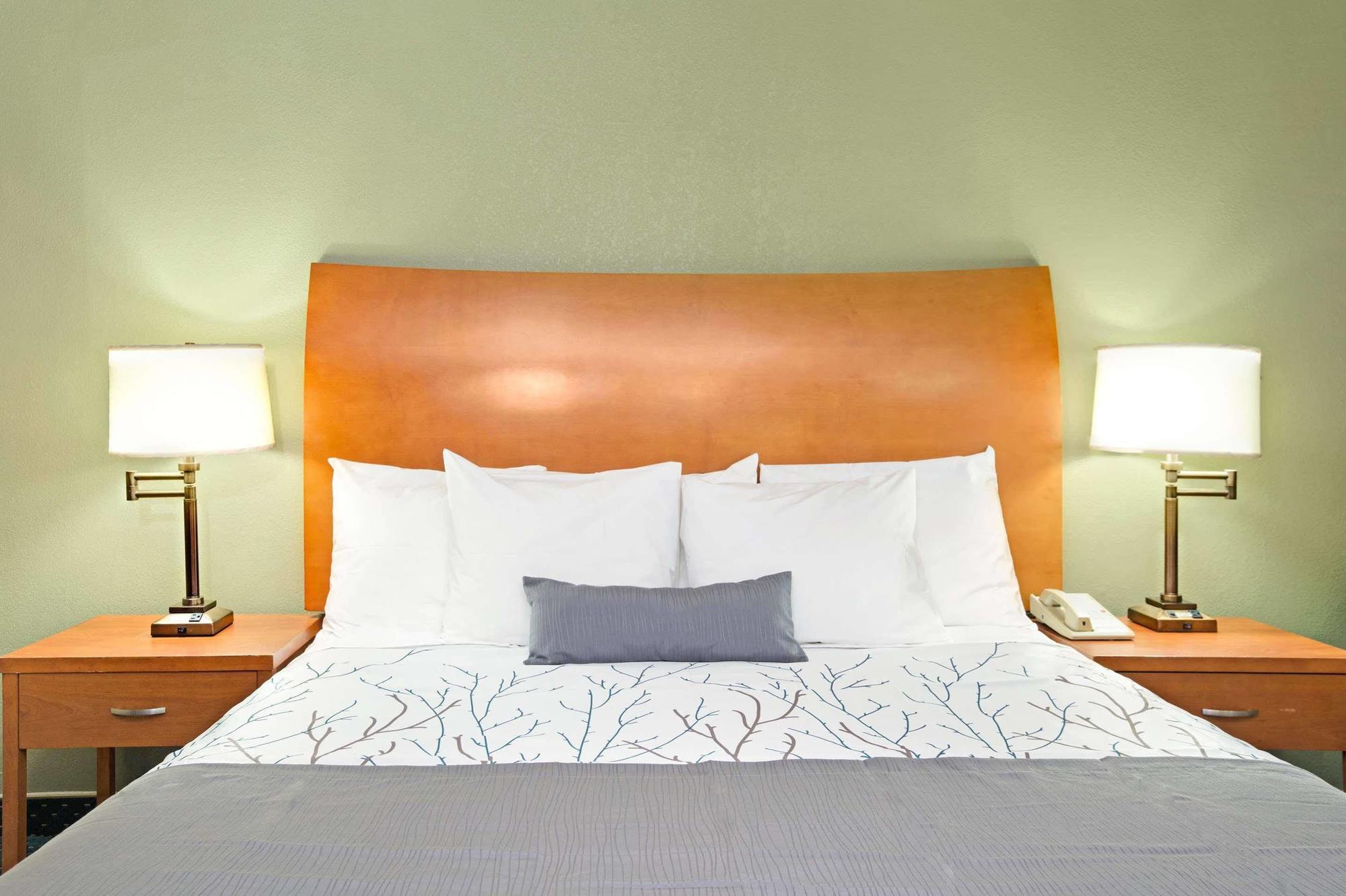 Days Inn By Wyndham San Jose Convention Center Экстерьер фото