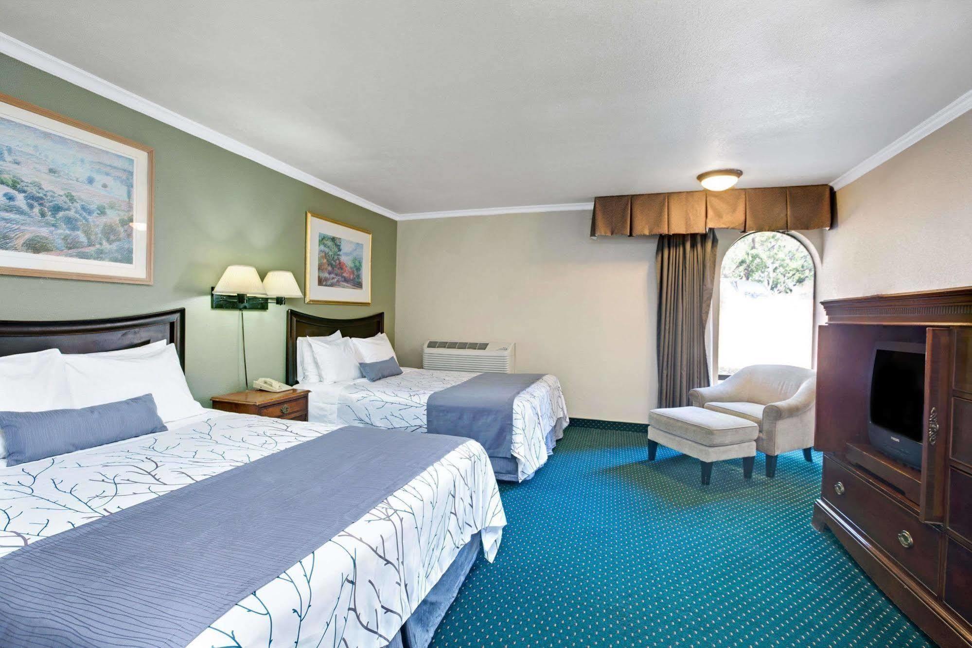 Days Inn By Wyndham San Jose Convention Center Экстерьер фото